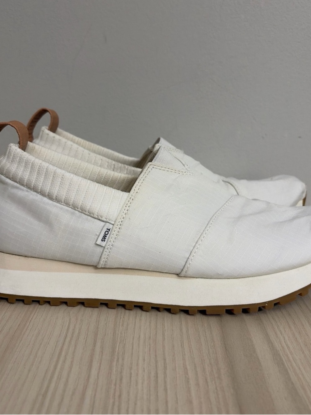 Tom’s Women’s White Alpargata Resident 2.0 Slip On Sneakers Size 8